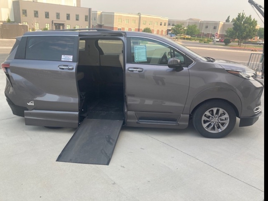 Used 2022 Toyota Sienna XLE AWD - VMI Side Entry In Floor Automatic Ramp
