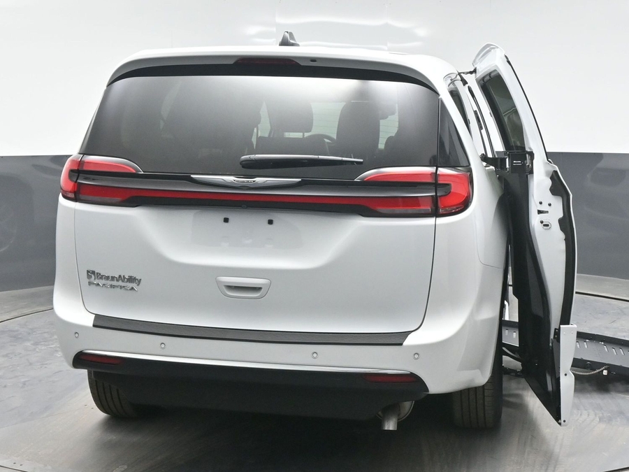 Used 2023 Chrysler Pacifica Touring L - BraunAbility Side Entry Entry Fold Out Automatic Ramp