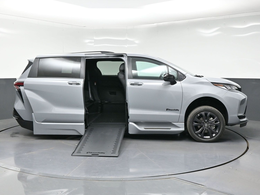 New 2026 Toyota Sienna Hybrid XSE Sport - BraunAbility Side Entry In Floor Automatic Ramp