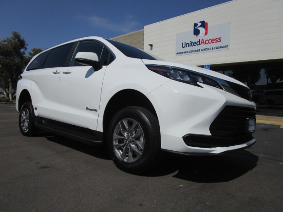 New 2025 Toyota Sienna Hybrid LE - BraunAbility Commercial Rear Entry Entry Fold Out Manual Ramp