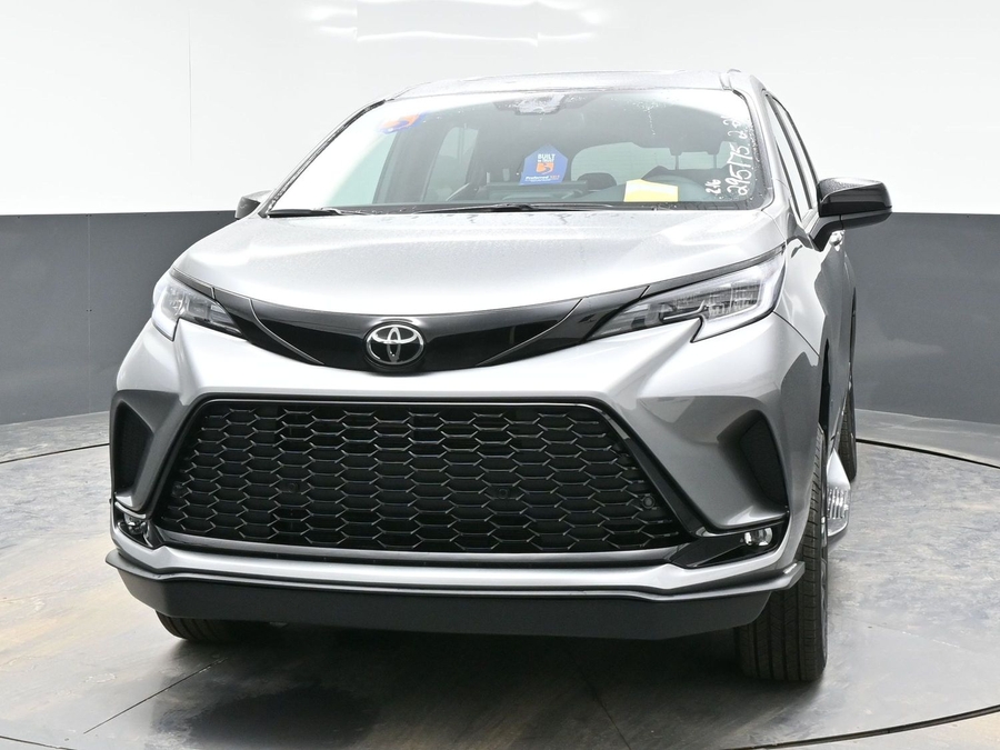 New 2026 Toyota Sienna Hybrid XSE Sport - BraunAbility Side Entry Entry Fold Out Automatic Ramp