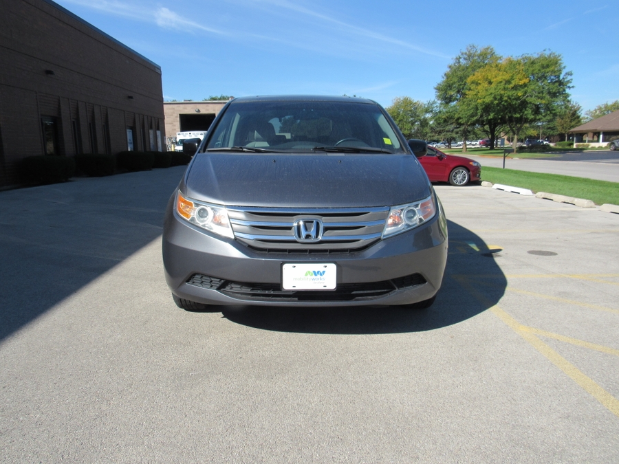 Grey Honda Odyssey with Side Entry Automatic Fold Out ramp