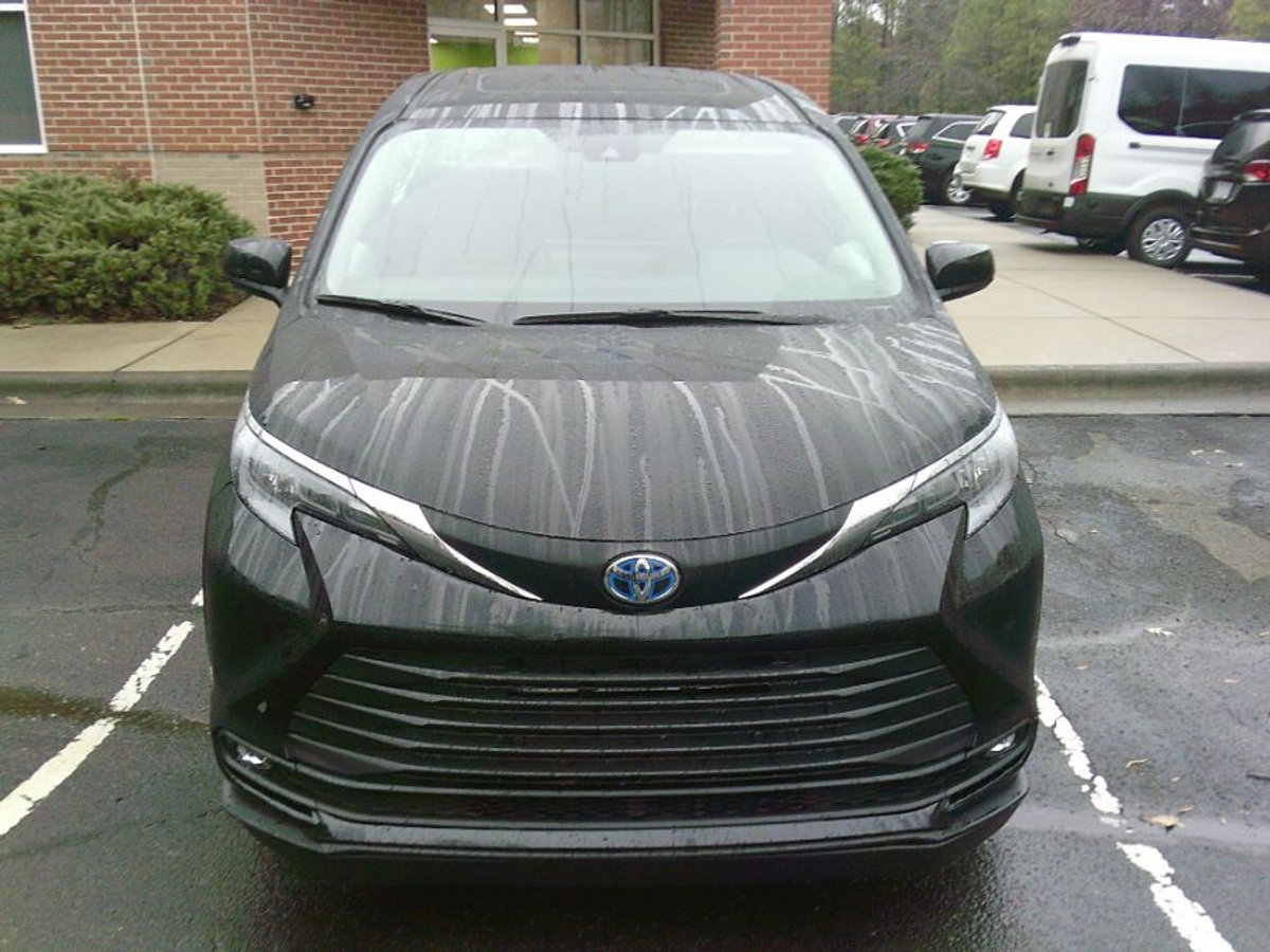 2025 TOYOTA SIENNA - Image 3