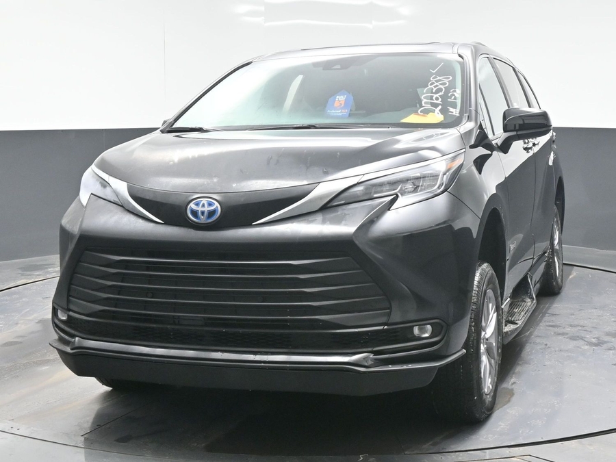 Black Toyota Sienna image number 1