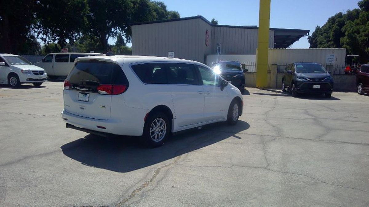 2024 CHRYSLER VOYAGER - Image 6