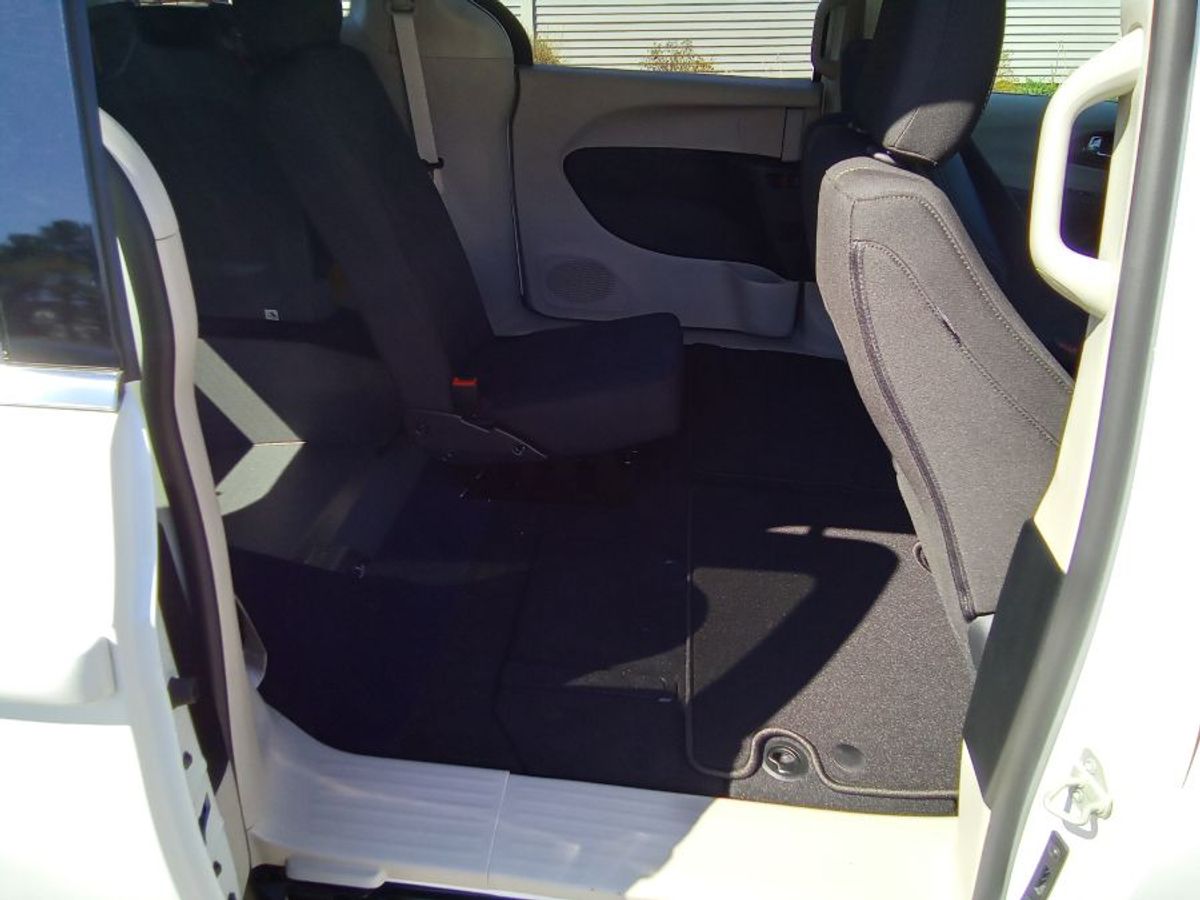 2024 CHRYSLER VOYAGER - Image 12