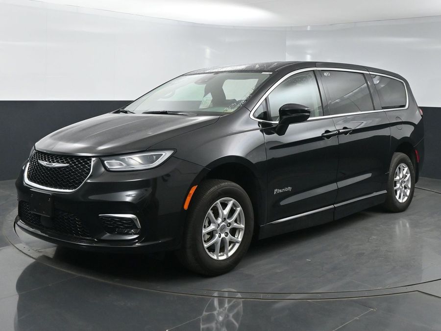 Used 2023 Chrysler Pacifica Touring L - BraunAbility Side Entry Entry Fold Out Automatic Ramp