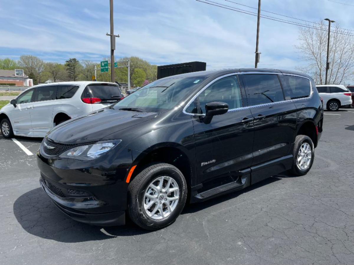 2023 CHRYSLER VOYAGER - Image 4