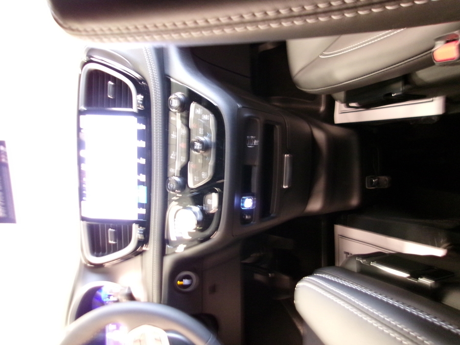 Blue Chrysler Pacifica image number 28