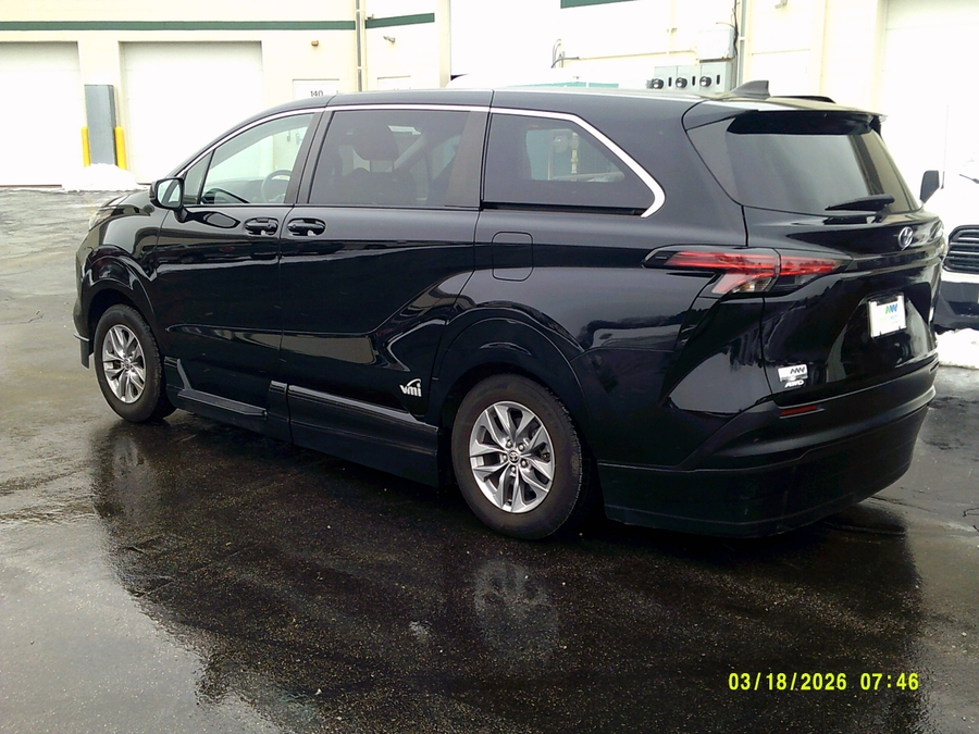 Black Toyota Sienna image number 4