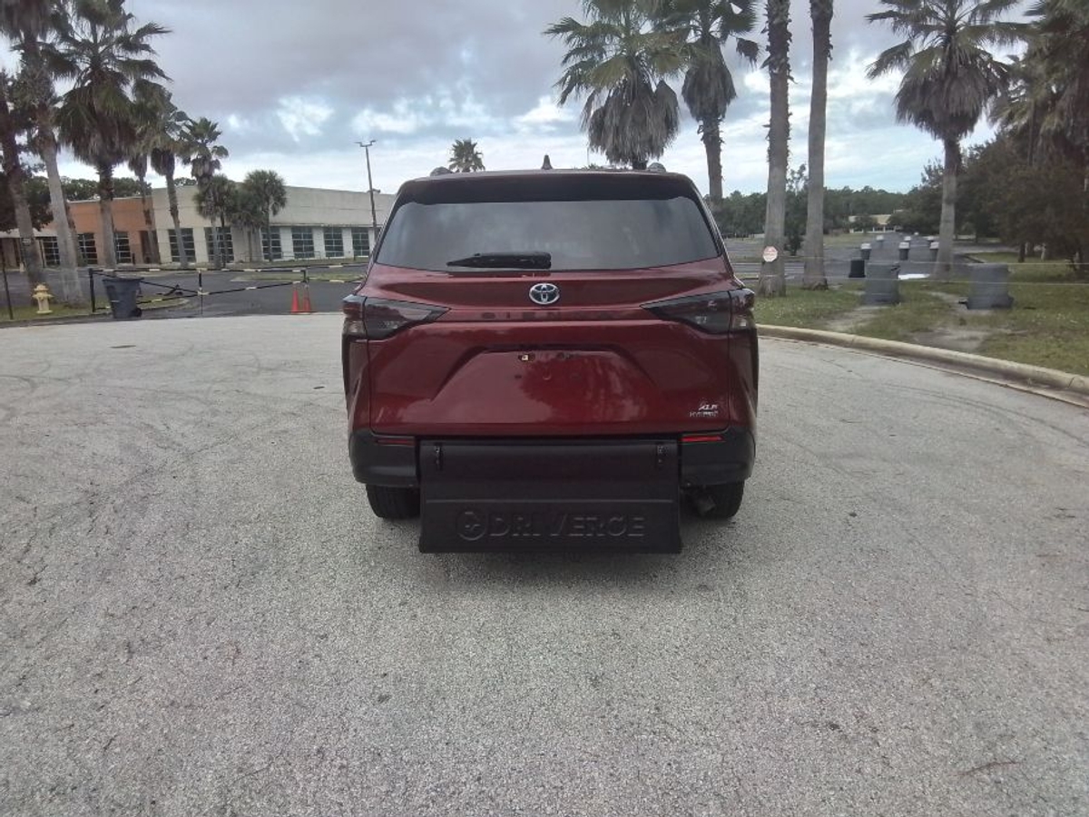 2023 TOYOTA SIENNA - Image 13