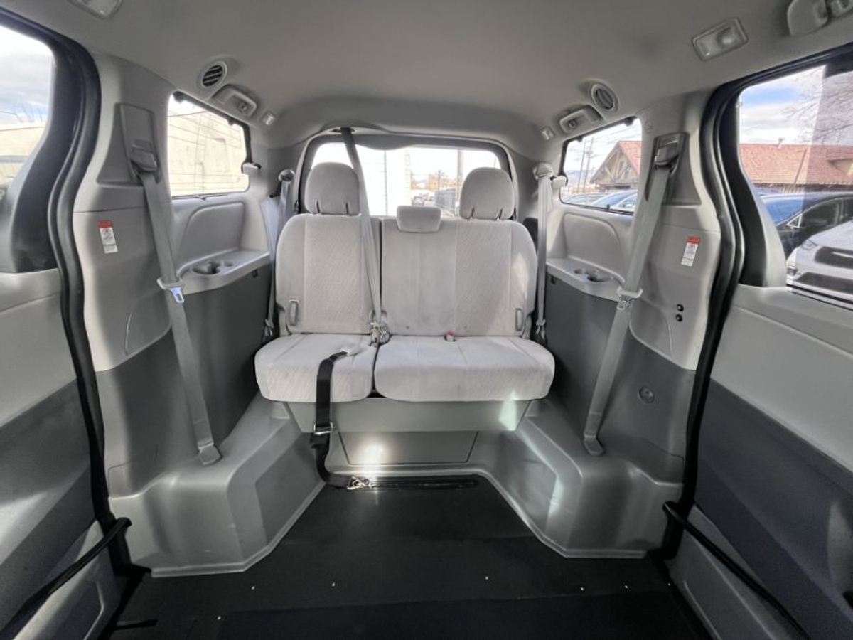 Red Toyota Sienna image number 9