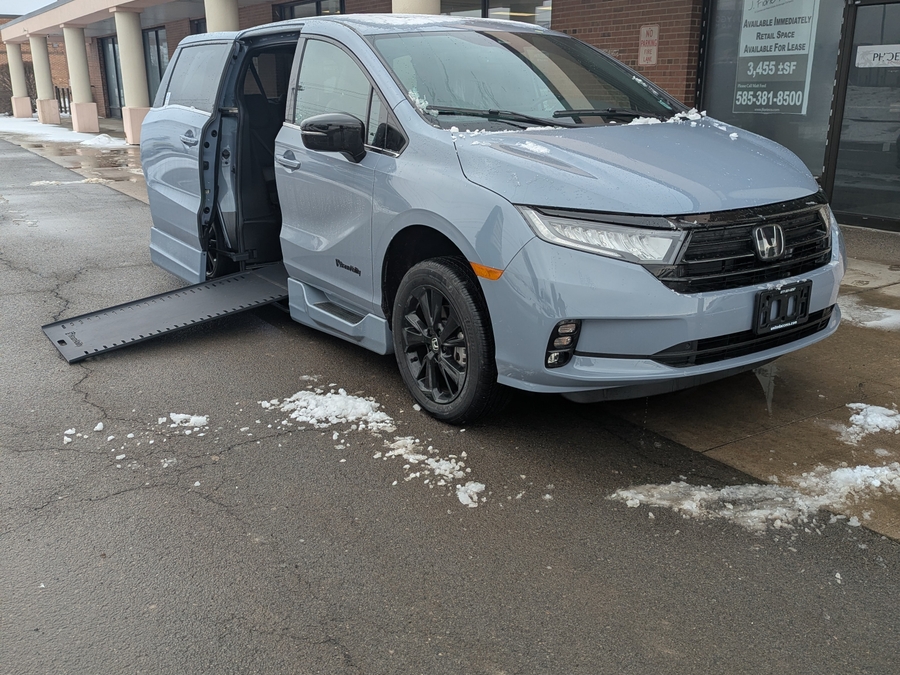Used 2023 Honda Odyssey Sport - BraunAbility Side Entry Entry In Floor Automatic Ramp