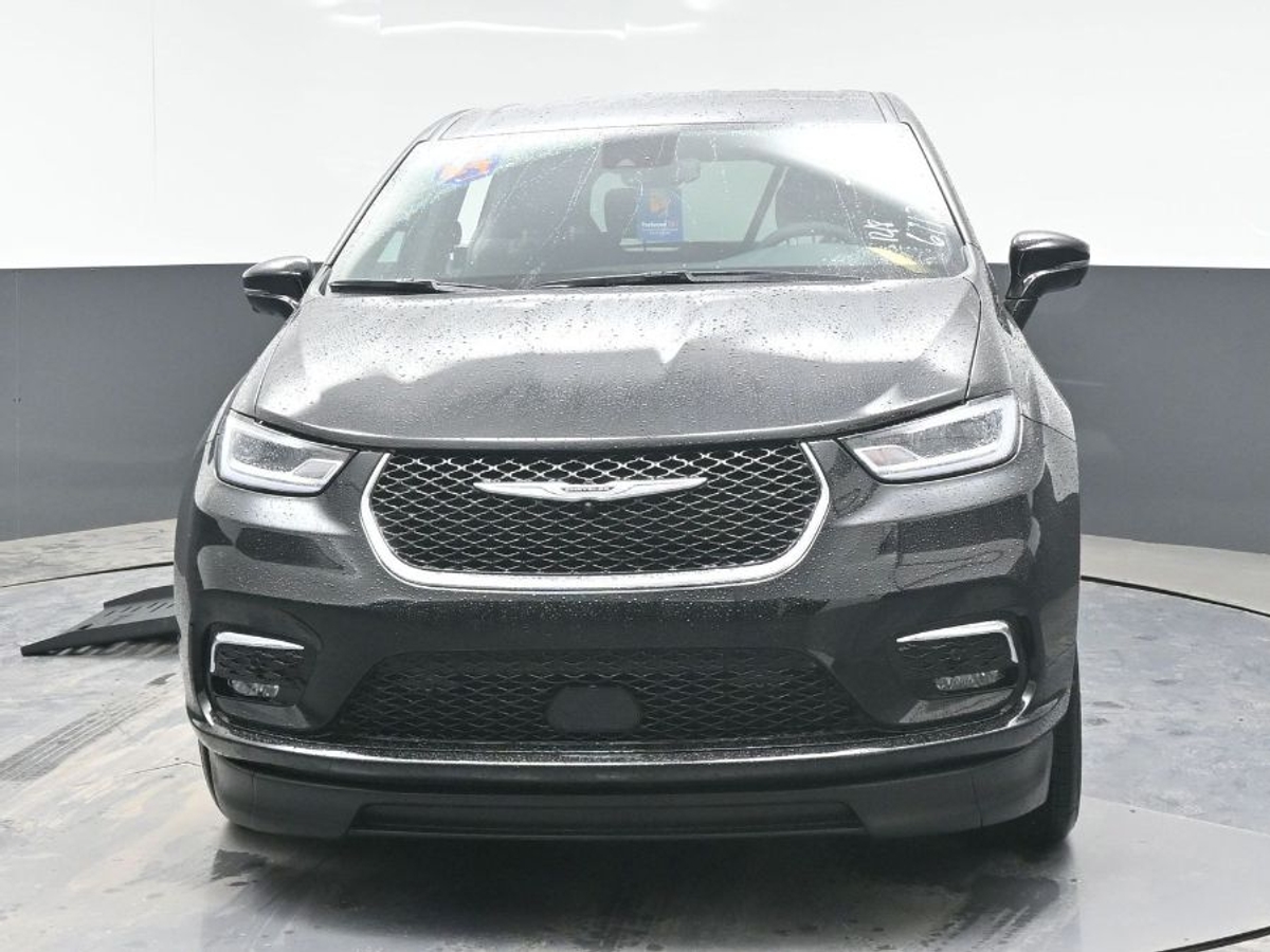 Black Chrysler Pacifica image number 24