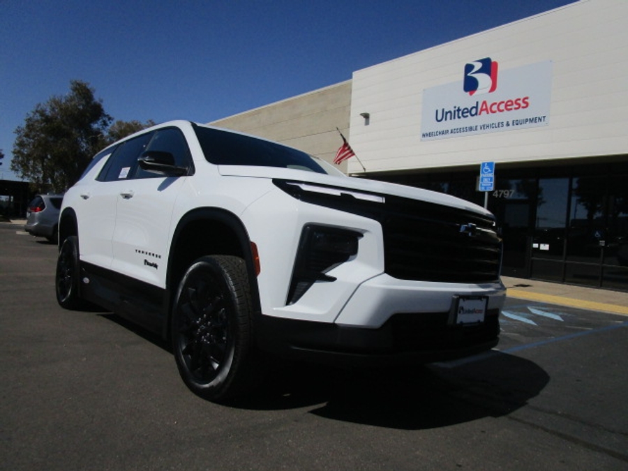 New 2026 Chevrolet Traverse 1LT Midnight - BraunAbility Side Entry In Floor Automatic Ramp