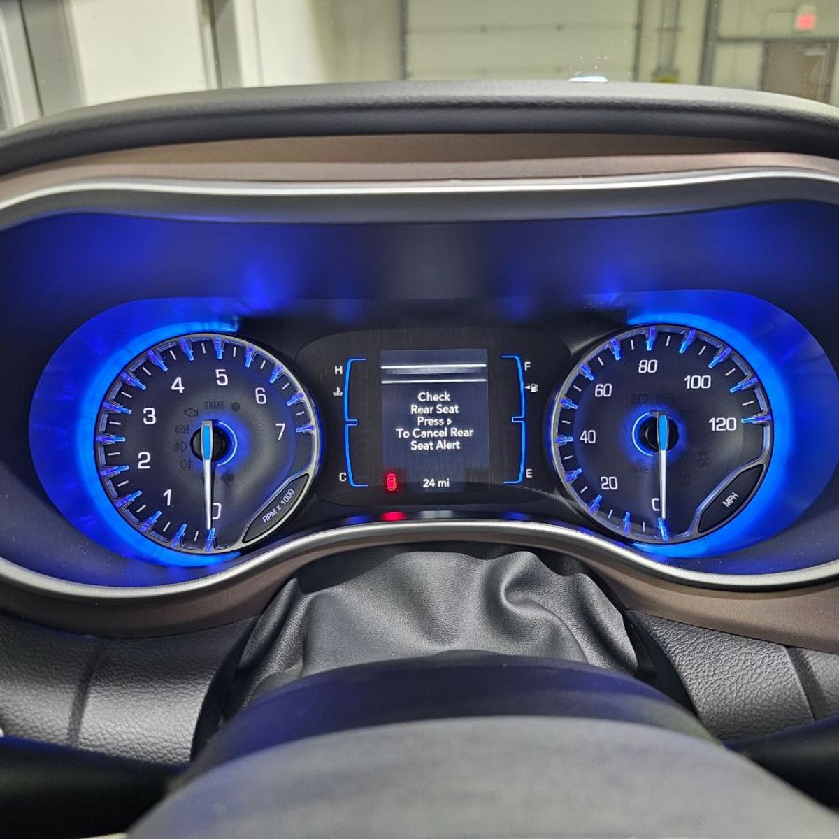 White Chrysler Voyager image number 24