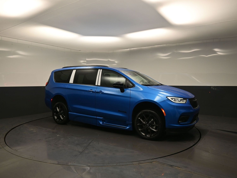 New 2026 Chrysler Pacifica Select Sport - BraunAbility Side Entry Entry Fold Out Automatic Ramp