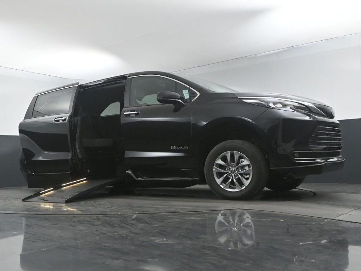 2025 TOYOTA SIENNA - Image 19