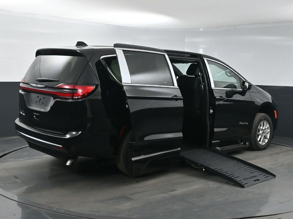 2025 CHRYSLER PACIFICA - Image 7