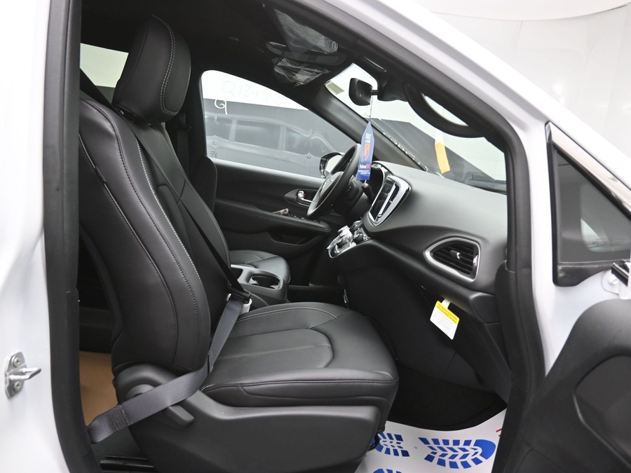 New 2025 Chrysler Voyager LX - BraunAbility Rear Entry Entry Fold Out Manual Ramp