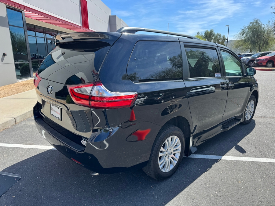 Used 2017 Toyota Sienna XLE - BraunAbility Side Entry Entry In Floor Automatic Ramp