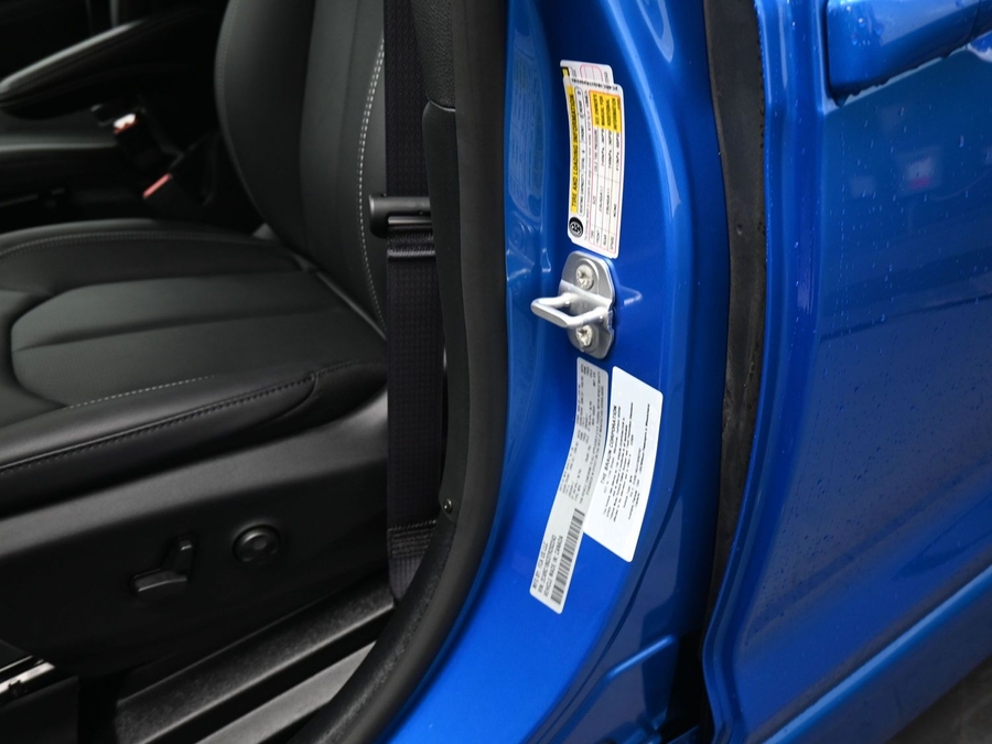 New 2026 Chrysler Pacifica Select Safety - BraunAbility Side Entry Entry In Floor Automatic Ramp