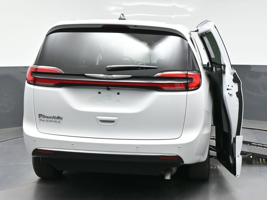 White Chrysler Pacifica image number 6