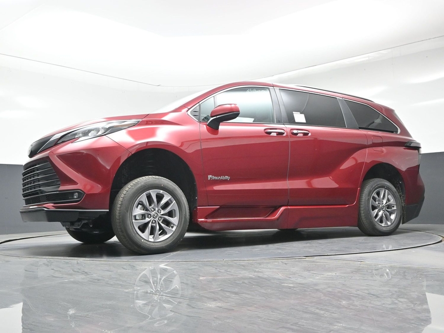 New 2026 Toyota Sienna Hybrid XLE Add - BraunAbility Side Entry In Floor Automatic Ramp