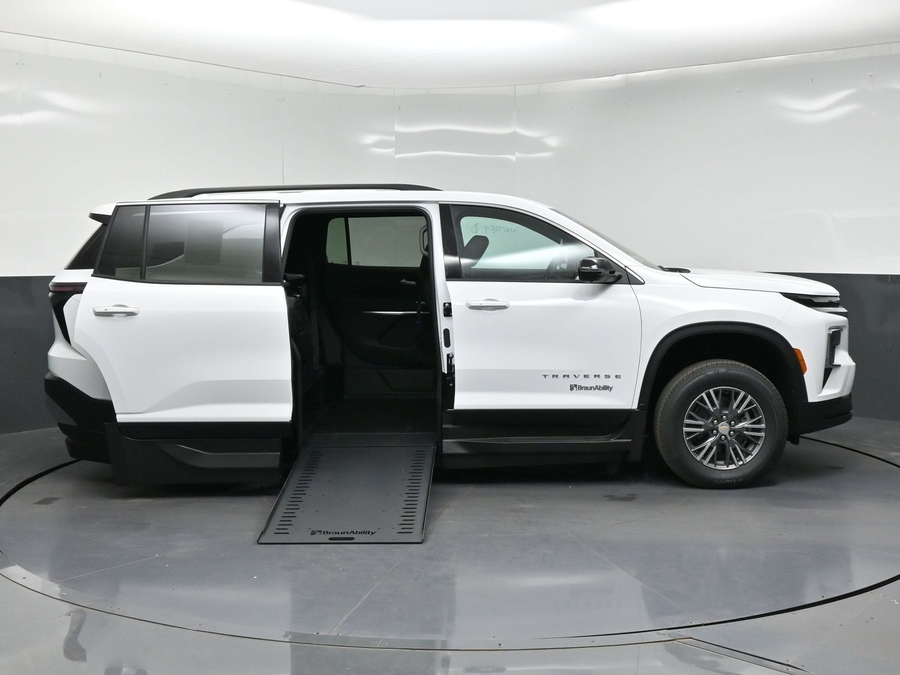 New 2026 Chevrolet Traverse 1LT - BraunAbility Side Entry In Floor Automatic Ramp