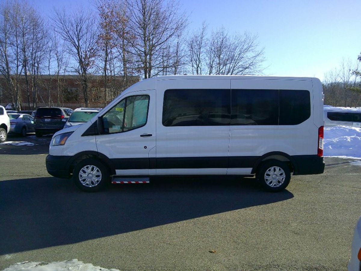 White Ford T350 image number 3