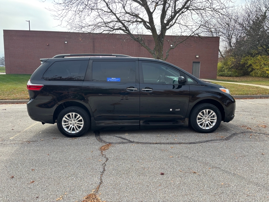 Used 2017 Toyota Sienna XLE Base - BraunAbility Side Entry Entry Fold Out Automatic Ramp