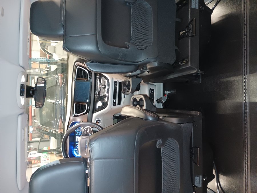 Brown Chrysler Pacifica image number 12