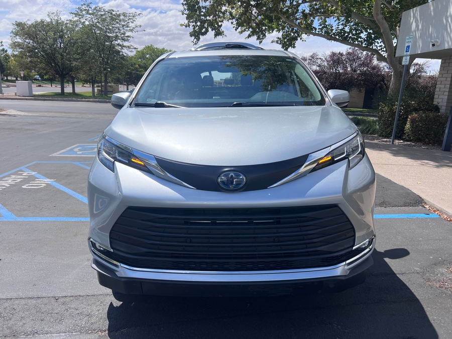 Used 2021 Toyota Sienna Hybrid XLE - VMI Side Entry In Floor Automatic Ramp