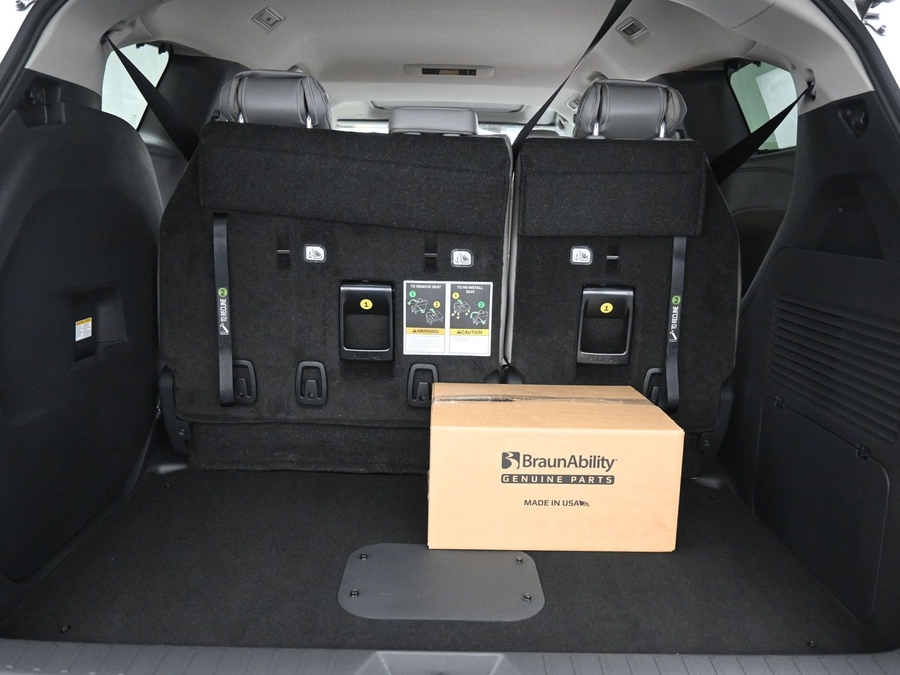 New 2026 Toyota Sienna Hybrid XLE Base - BraunAbility Side Entry Entry Fold Out Automatic Ramp