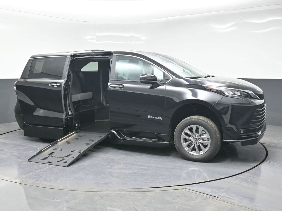 2025 TOYOTA SIENNA - Image 19