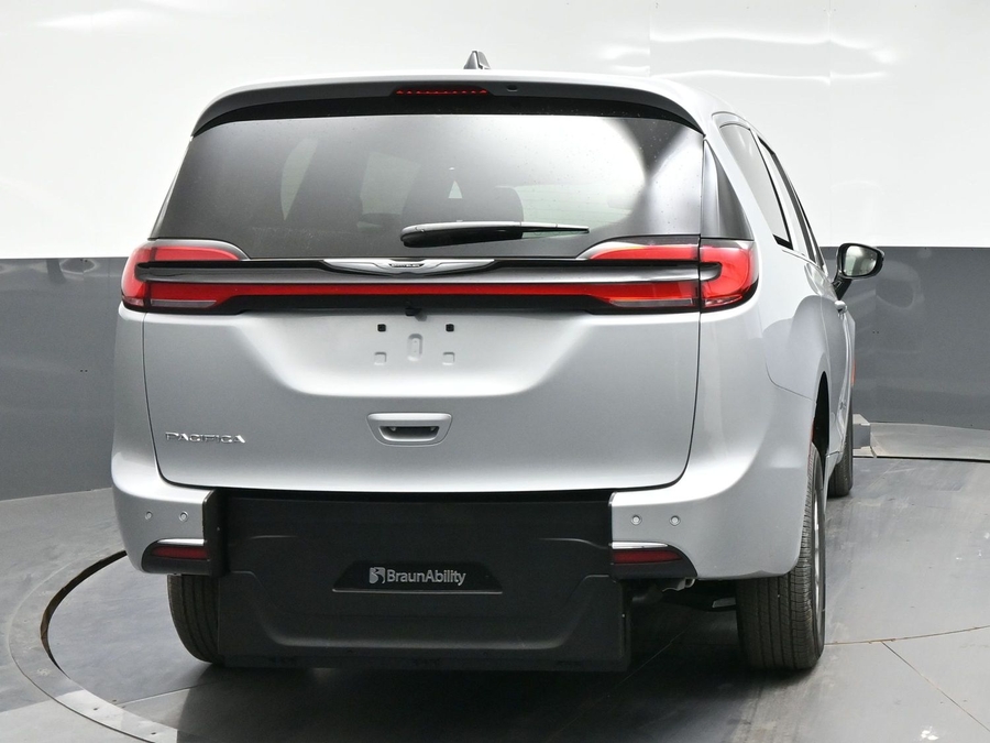 2026 Chrysler Pacifica Select - Photo 25