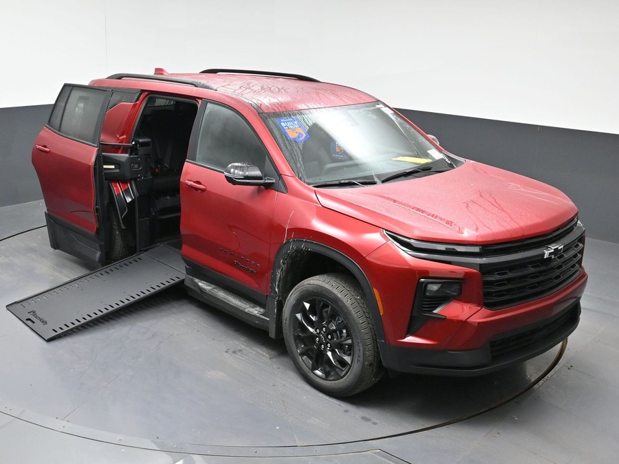 Red Chevrolet Traverse image number 14