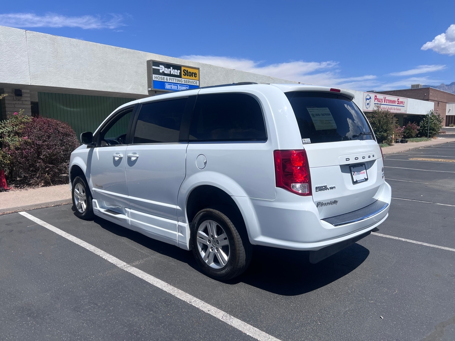 Used 2019 Dodge Grand Caravan SXT - BraunAbility Side Entry Fold Out Automatic Ramp