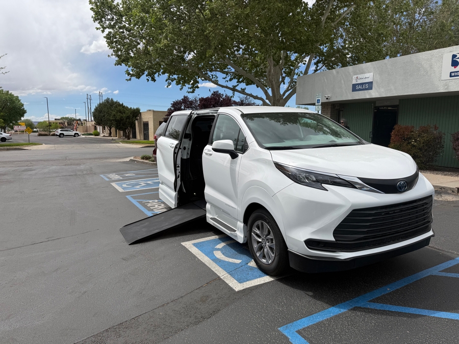 Used 2025 Toyota Sienna Hybrid LE - VMI Side Entry Entry In Floor Automatic Ramp