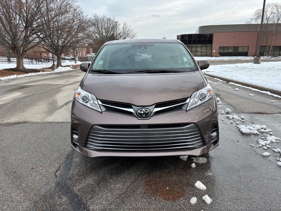 Used 2019 Toyota Sienna XLE Base - BraunAbility Side Entry Entry Fold Out Automatic Ramp