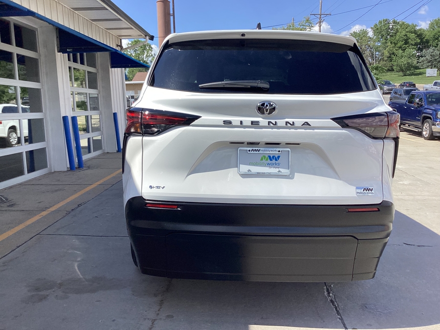 White Toyota Sienna image number 10