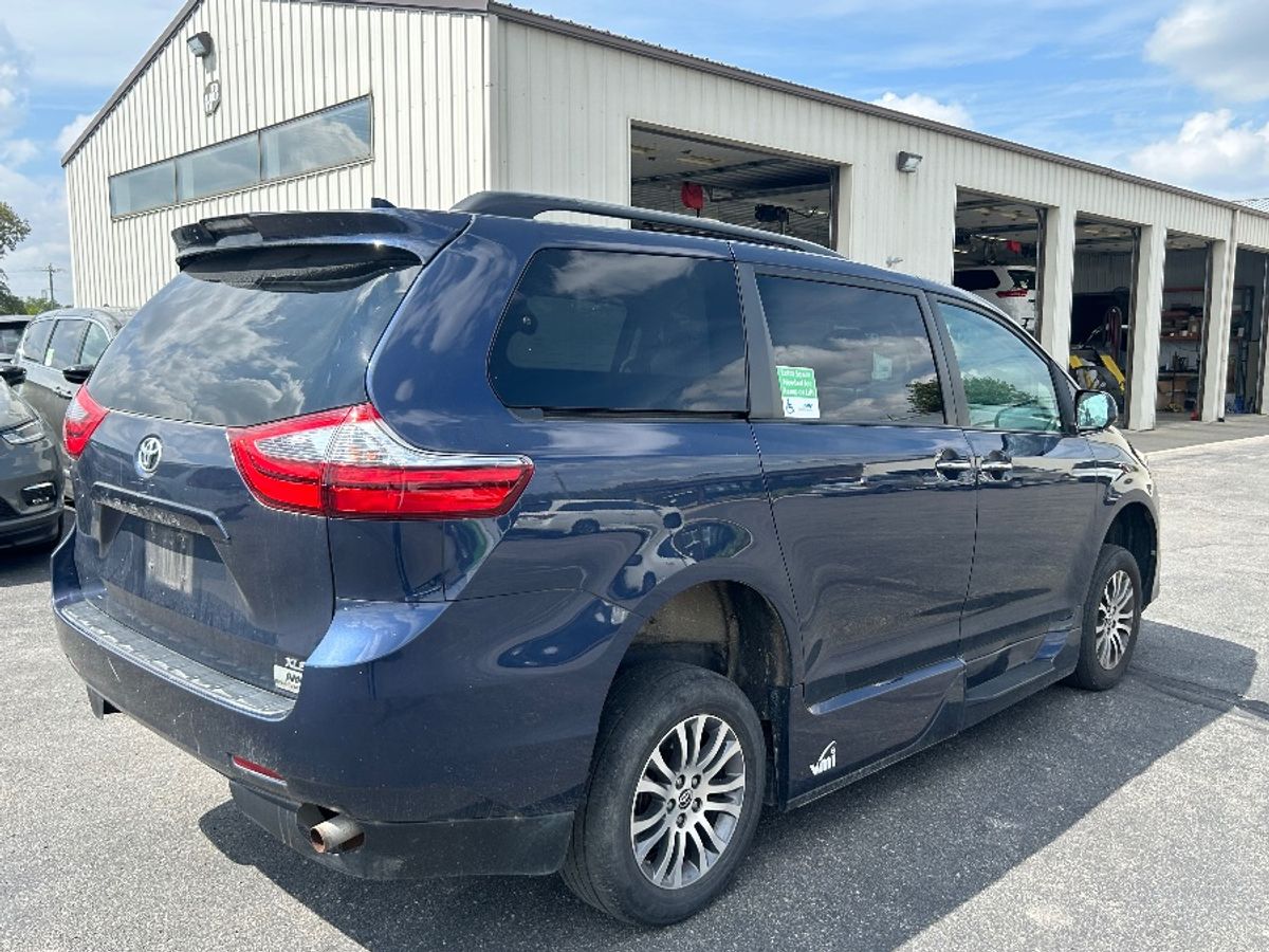 2020 TOYOTA SIENNA - Image 11