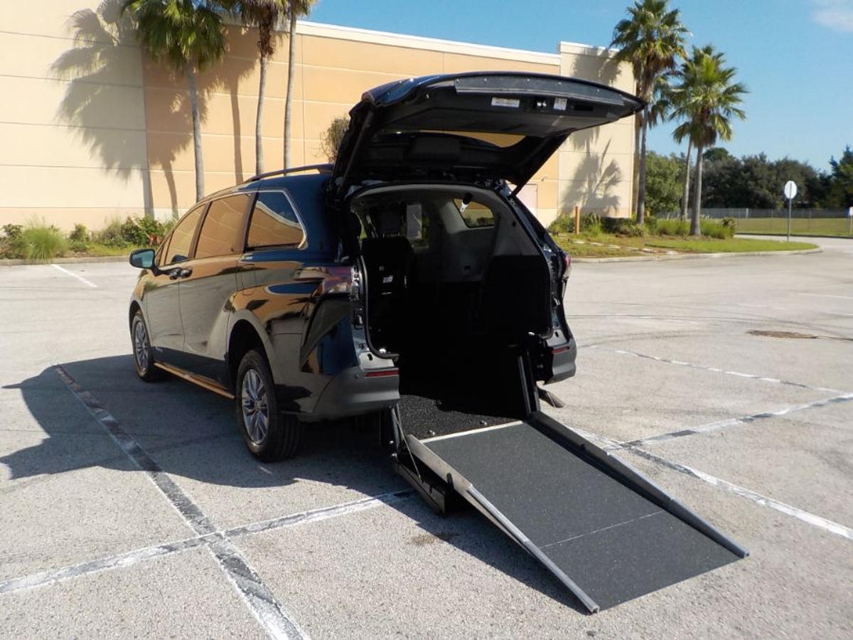 2024 TOYOTA SIENNA - Image 18