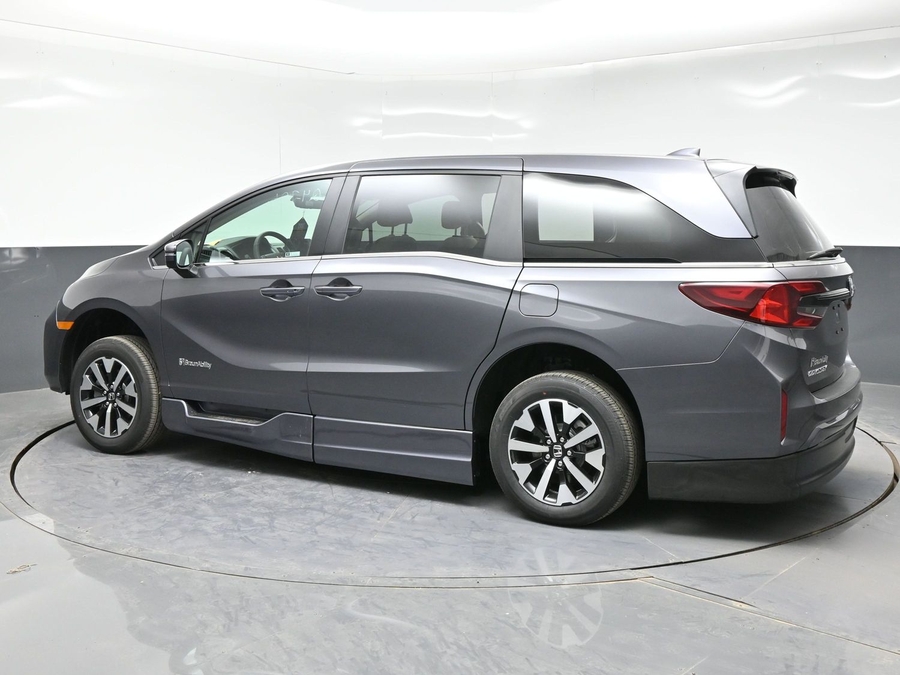 Grey Honda Odyssey image number 3