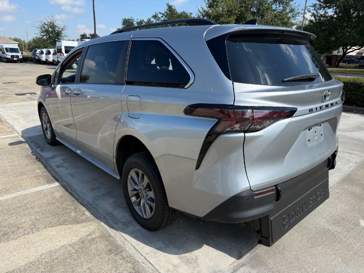 2024 TOYOTA SIENNA - Image 5