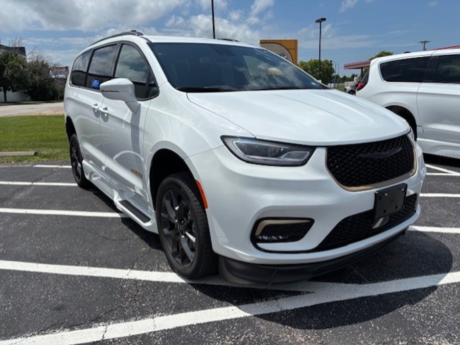 Used 2022 Chrysler Pacifica Touring L Sport 50th Anniversary - BraunAbility Side Entry Entry Fold Out Automatic Ramp