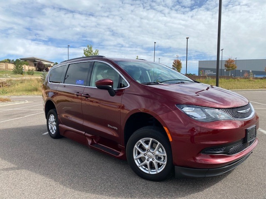Used 2021 Chrysler Voyager LXi - BraunAbility Side Entry Entry Fold Out Automatic Ramp