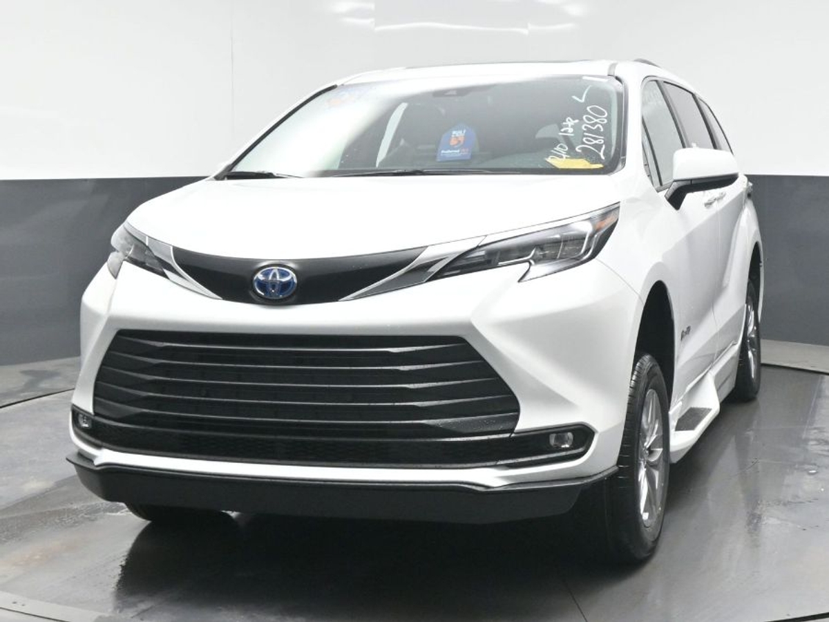 2025 TOYOTA SIENNA - Image 11