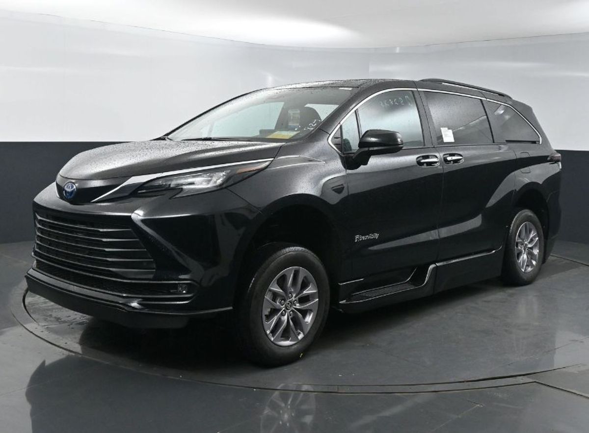 2025 TOYOTA SIENNA - Image 3