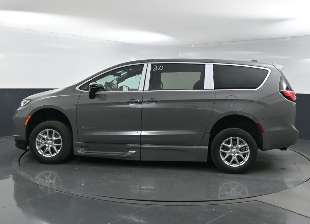 2025 CHRYSLER PACIFICA - Image 2